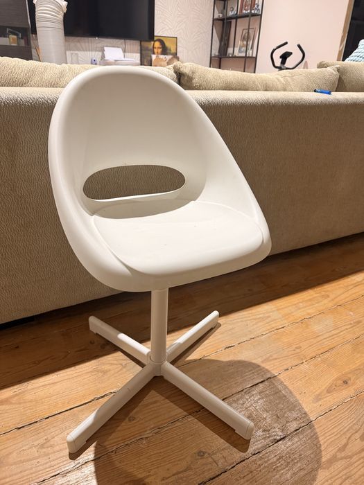 Cadeira giratória IKEA branca