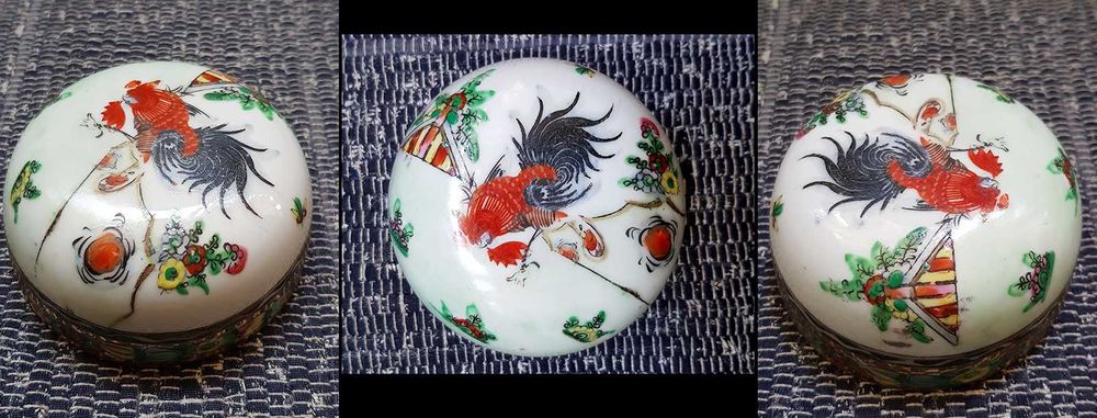 Pote com tampa em louça de Macau com peanha em madeira