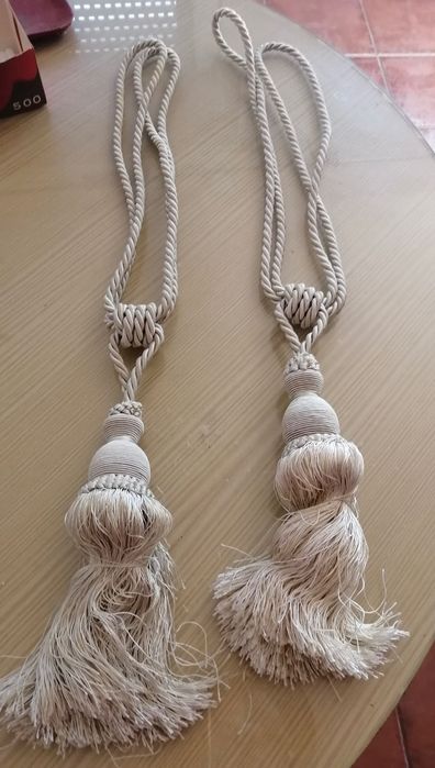 2 conjuntos de prende cortinados em matéria nobre valor por par