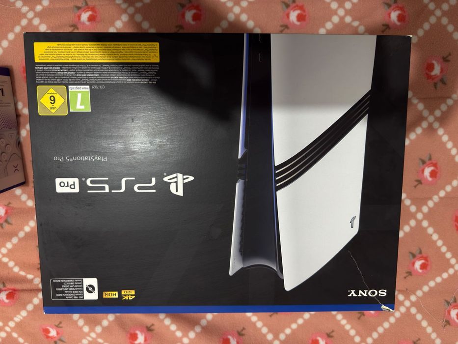 Ps5 pro 2gb como novo com comando pro vendido a parte por mais 50