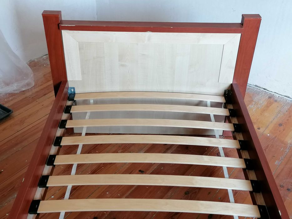 Łóżko (bez materaca) z rozkręcanym stelażem