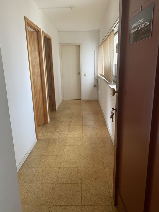 Aluga-se Escritório