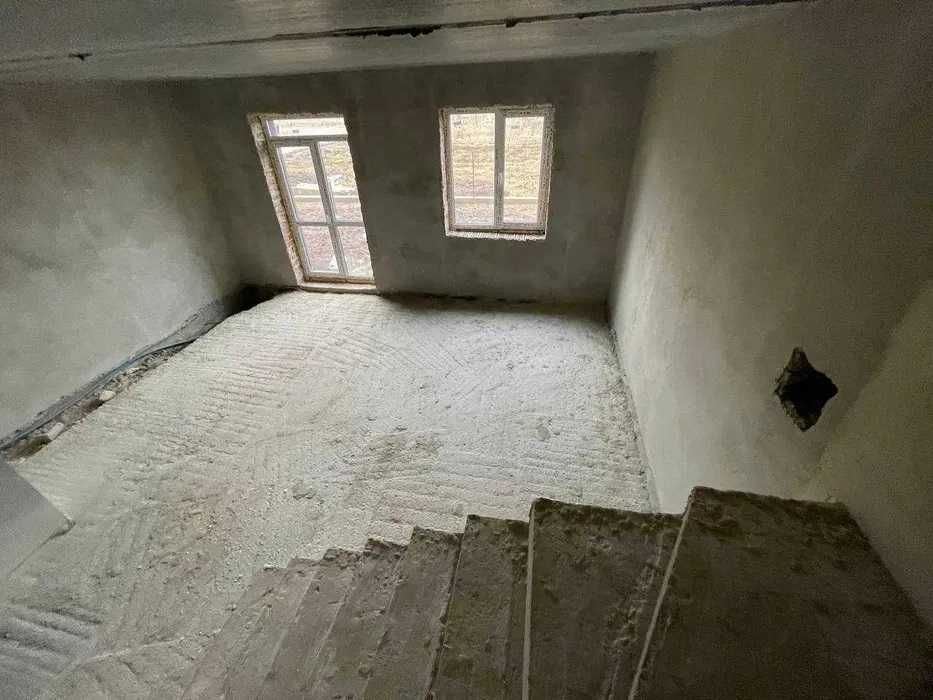 Кутовий, крайній цегляний,будинок,таунхаус.Площа 135м² 2,5ст газ гараж