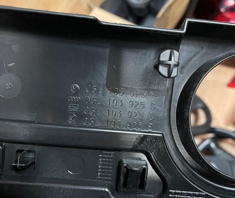 Cobertura do motor / blindagem superior do motor AUDI A3 (8P1)