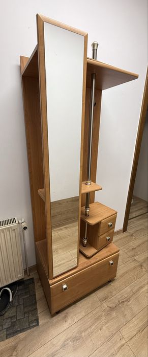 Szafka do przedpokoju z lustrem