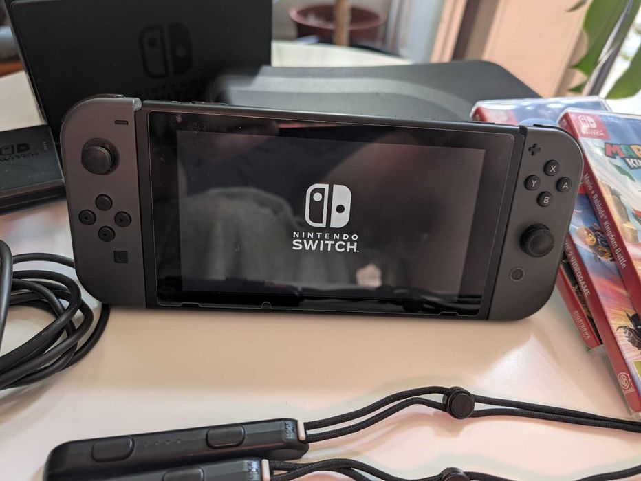 Nintendo Switch HAC-001(-01) + 128GB + 3 Jogos + Case de Transporte
