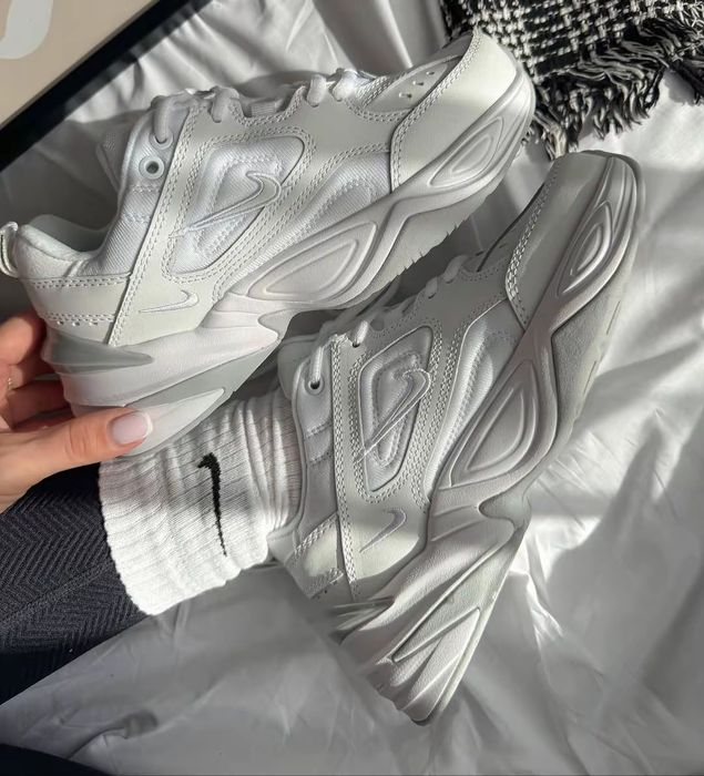 Жіночі білі кросівки