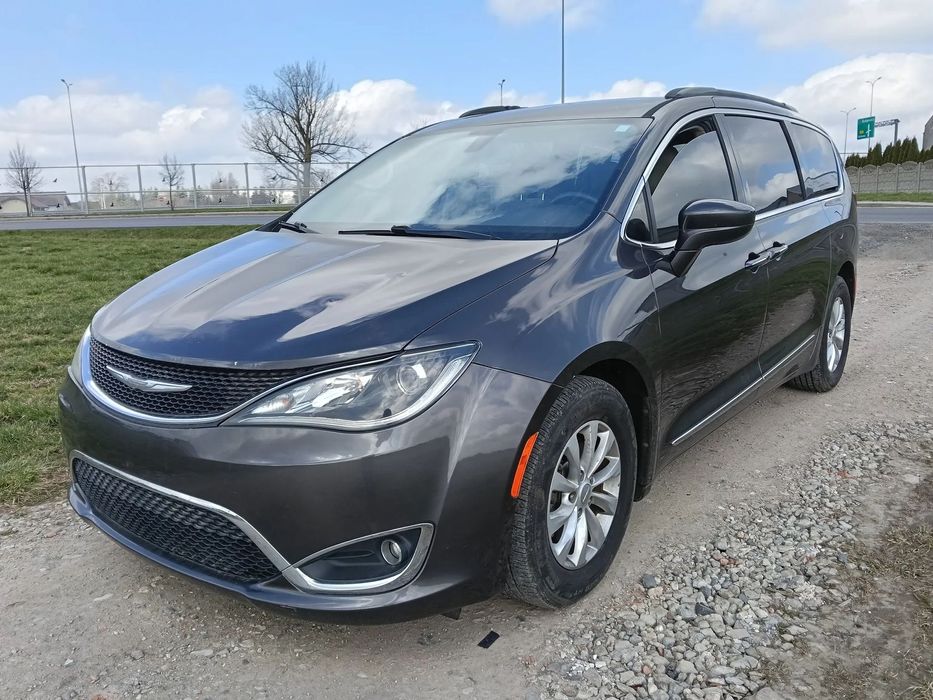 Chrysler Pacifica 3.6 - Benzyna * 290 KM * 7 - Osobowa * 142 tyś/mil *