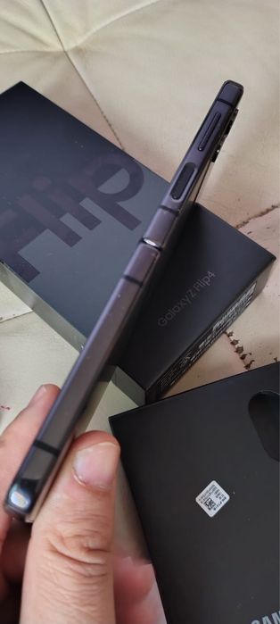 Samsung Z flip 4 black z wadą ogolny stan idealny brak pekniec