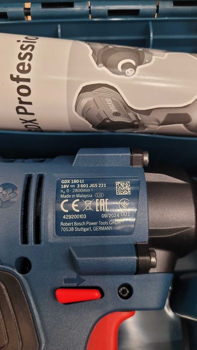 Zestaw narzędzi Bosch wiertarko-wkrętarka GSR 185-LI+ klucz udarowy