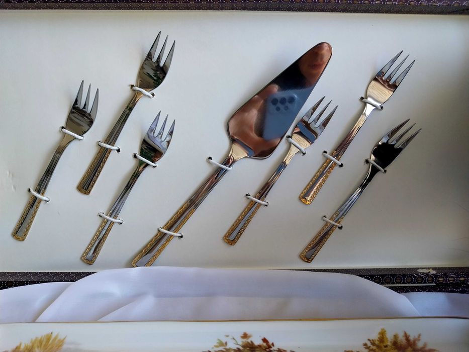 Conjunto travessa e talheres motivo caça