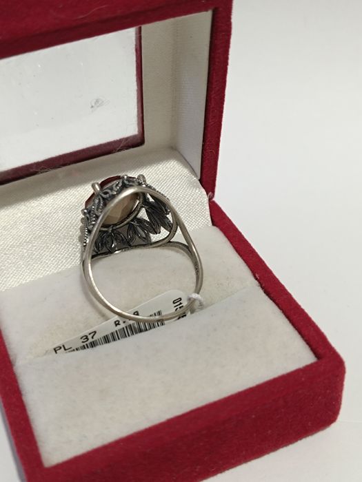 Srebrny pierścionek w stylu vintage z czerwonym oczkiem roz.19, 925