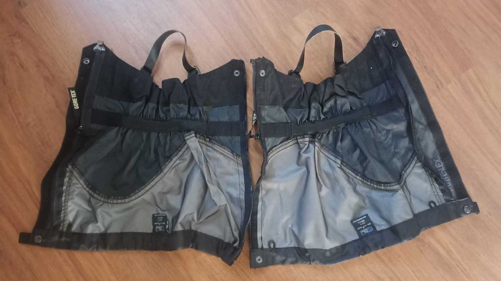 Vendo Perneiras Impermeáveis Gore-Tex p/ Caminhada/Trekking Pretas