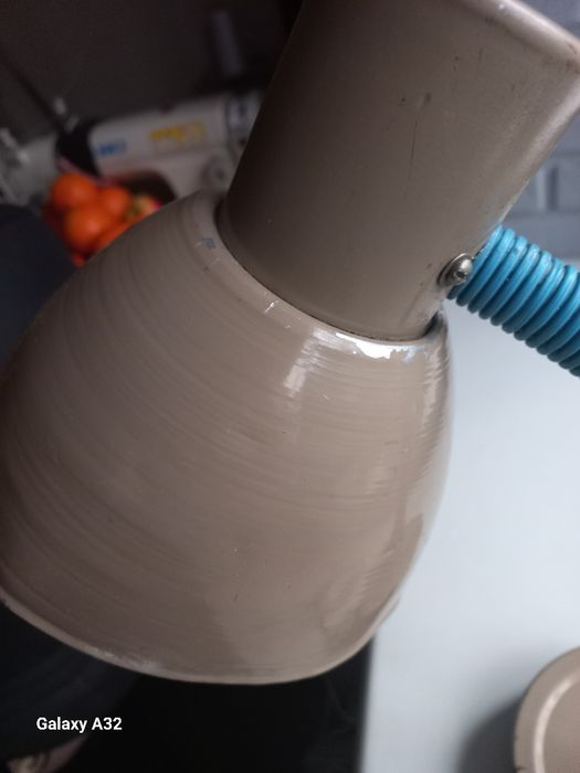 Настільна лампа.