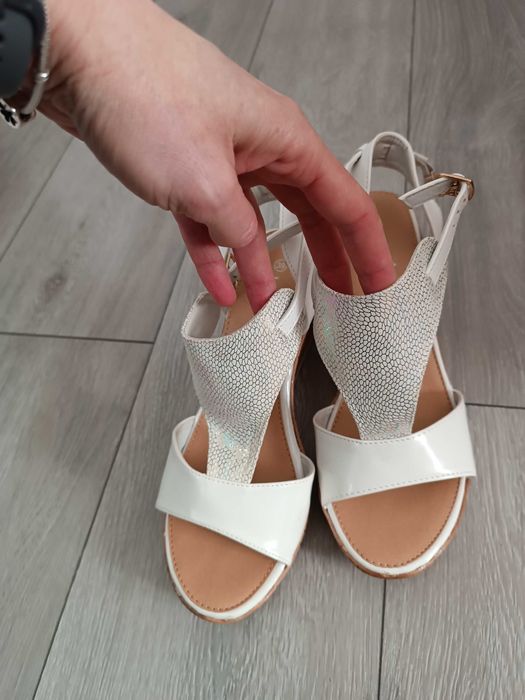 Sandały damskie na koturnie Jennifer Fairy r. 39