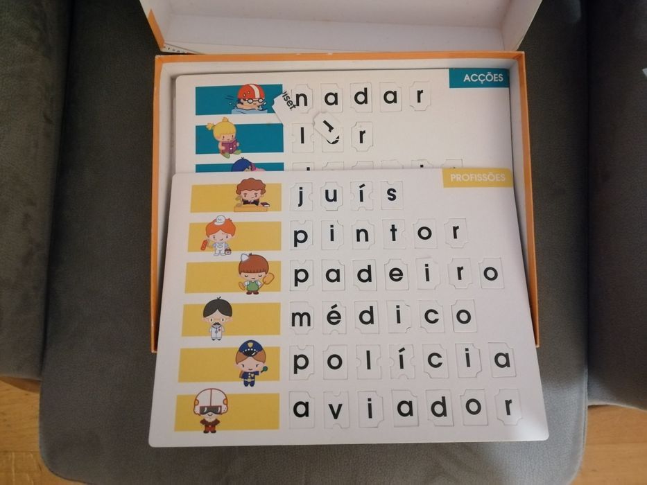 Jogo em puzzle de formar palavras