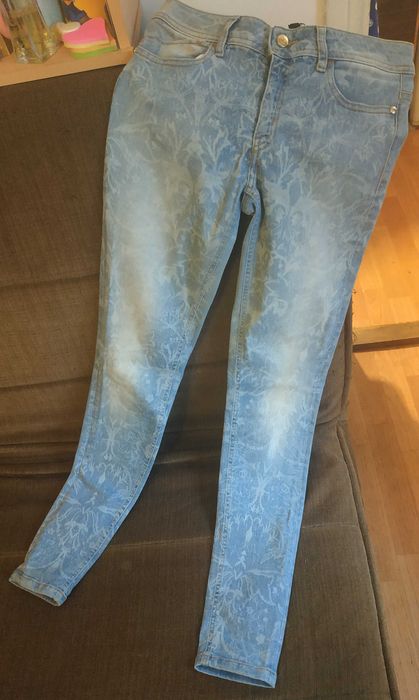 Just Cavalli spodnie jeansowe z delikatnym wzorem