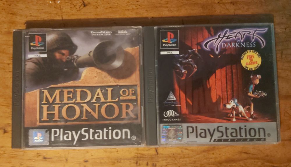 30€ 2-Jogos ps1 Completos e como novos.