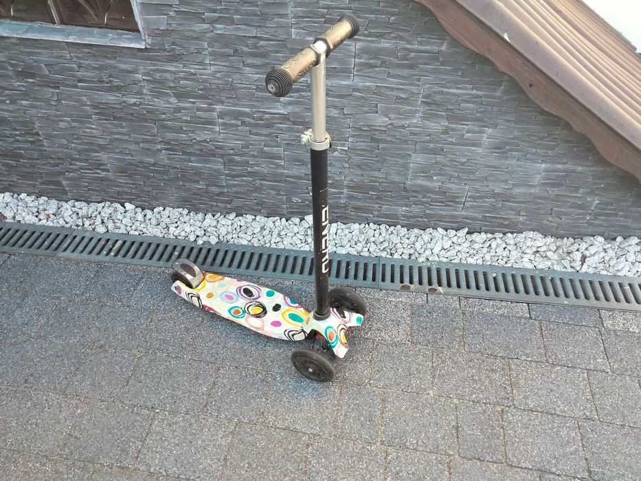 Sprzedam hulajnogę świecąca polecam