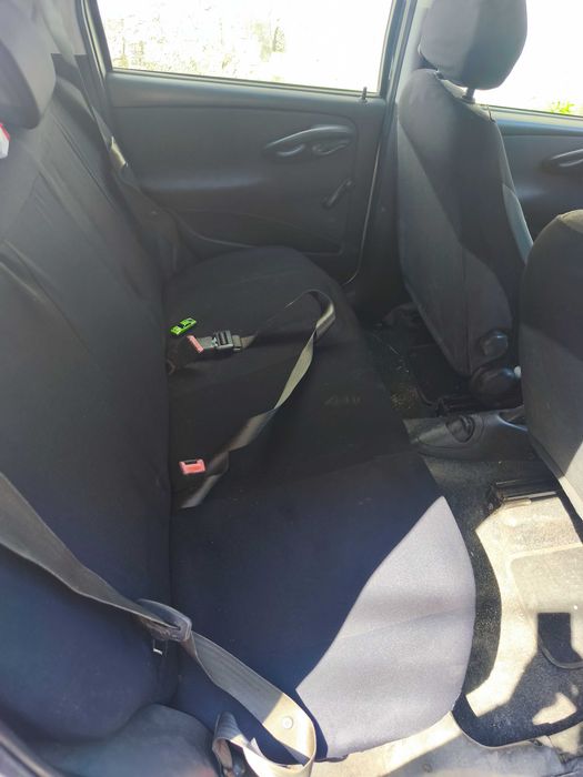 Fiat Punto 2004, Carro económico e confortável para o dia a dia. Encontra-se em bom estado geral, com 2 pneus novos.
