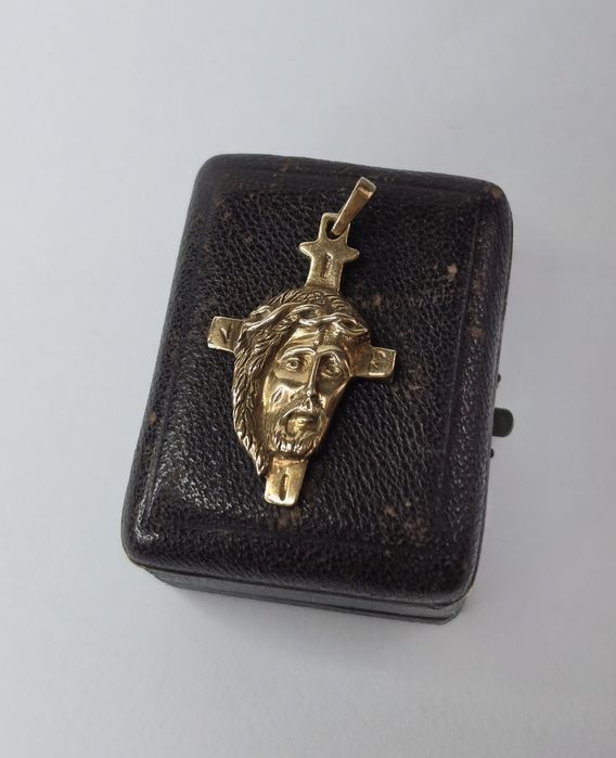 Złota zawieszka Jezus złoto 585