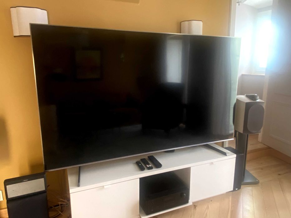 Hisense UHD Smart TV 85A6BG 85" - Praticamente novo + Movel