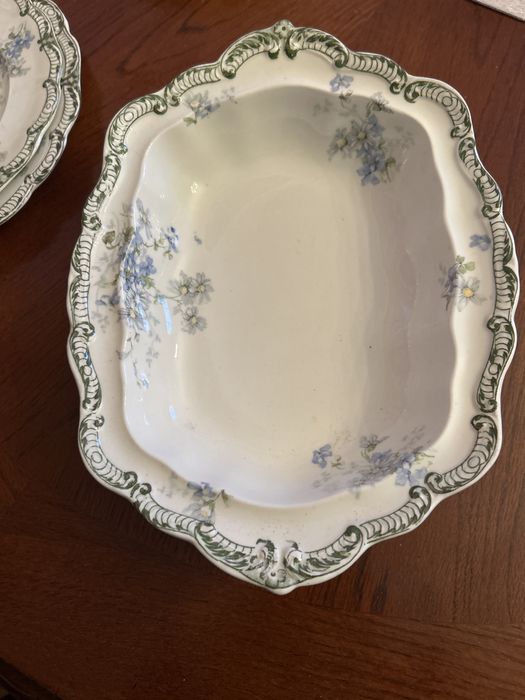 Тарілки привезені з Англії.3 під особу4 більші і 1 миска