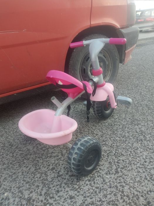 Vendo triciclo de criança por 10€ para despachar!!