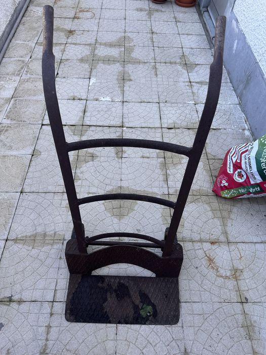 Carrinho de ferro de carga