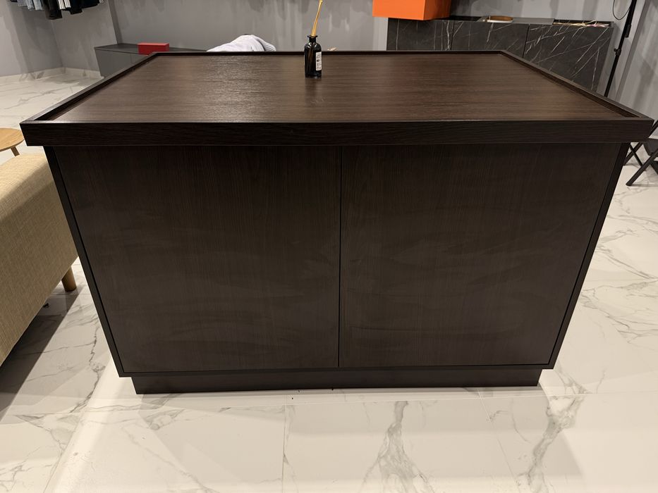 Продам мебель из шоурума. Продам шкаф, комод, витрину.