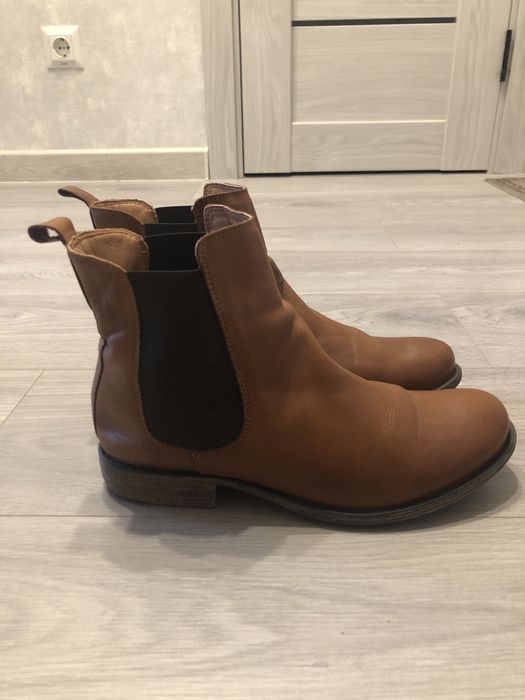 Ботінки шкіряні, зручні