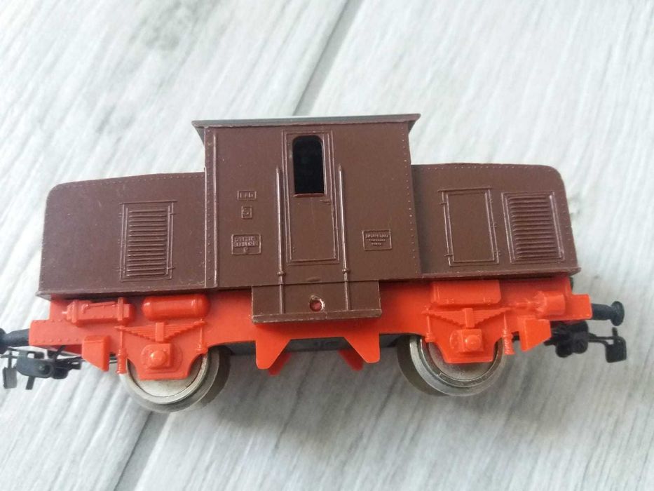 Lokomotywa H0 PIKO „Gumkowiec” – wagon służbowy / hamulcowy – vintage DDR – H0 - uszkodzony