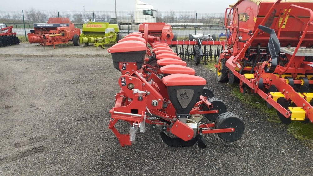 Универсальная Пневматическая Сеялка УПС-8