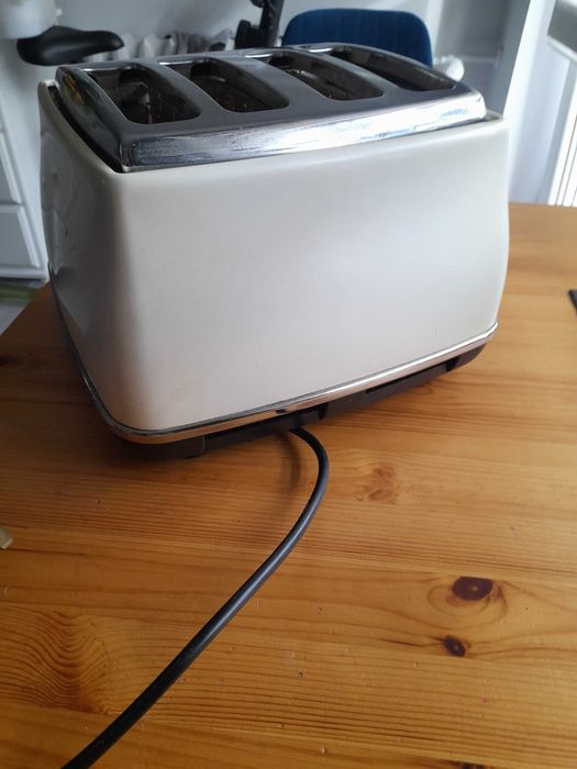 Toster Delonghi 1800w