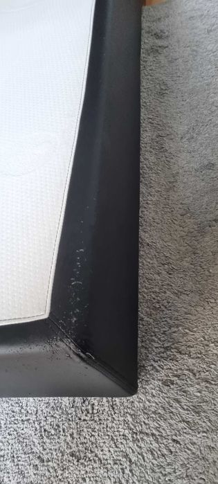 cama estofada 2,00x1,40 com sinais de uso