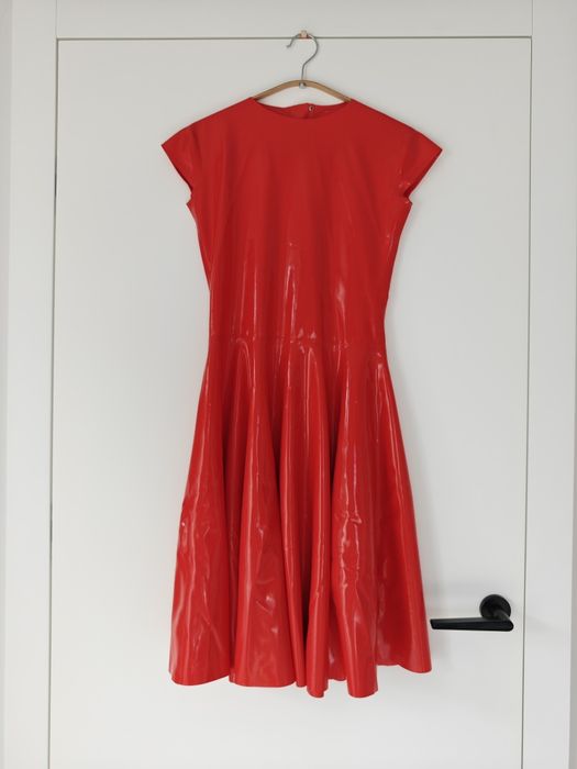 Czerwona sukienka latexowa M