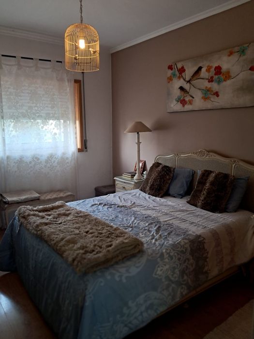 Vendo excelente T2 com garagem e 2 elevadores  em Santa Marinha, em frente ao apeadeiro  de comboio de Coimbrões