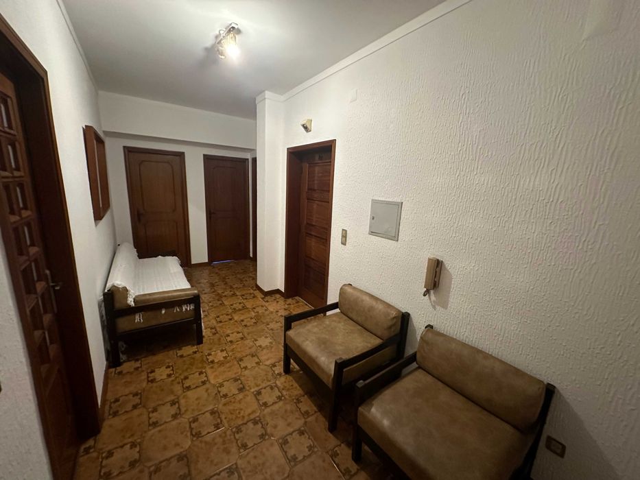 Quarto em T4 mobilado — Centro (junto à Escola de Saúde / CVP)