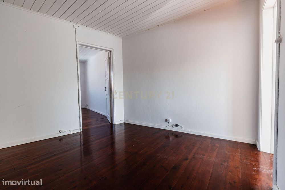 Moradia T3 com Terraço e Vista Mar em Santa Cruz, Lagoa