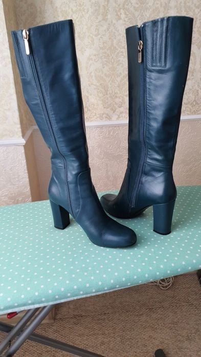 Кожаные  стильные сапожки