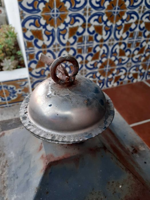 Candeeiro antigo para restauro