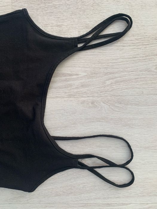 Mała czarna na ramiączkach