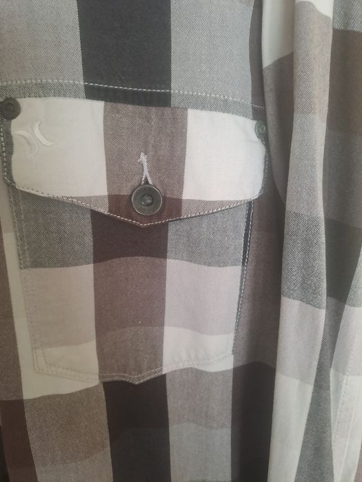 Casaco hurley impecável (vans,carhartt,fred perry,ralph lauren,tommy,e