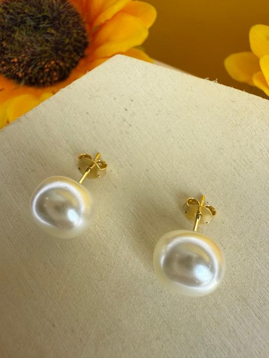 Brinco pérola,  folheado a ouro,  semijoia de qualidade.