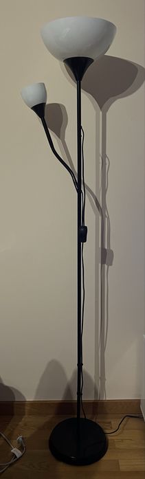 Candeeiro de Pé preto com duas lampadas
