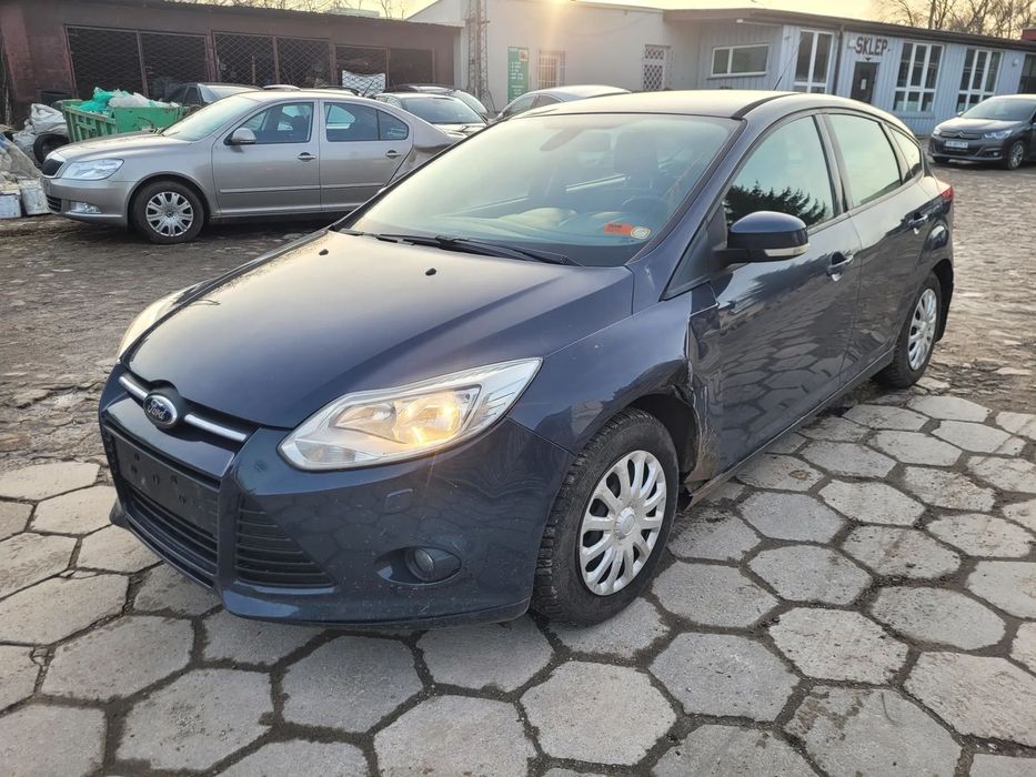 Ford Focus 1.6 Goła Benzyna, Fajny Stan Uszkodzone błotniki! Grzana Szyba