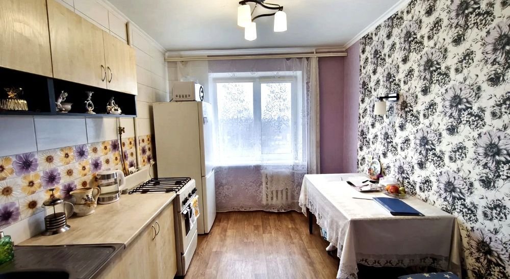 Продам 4 ком квартиру Тополь 3.