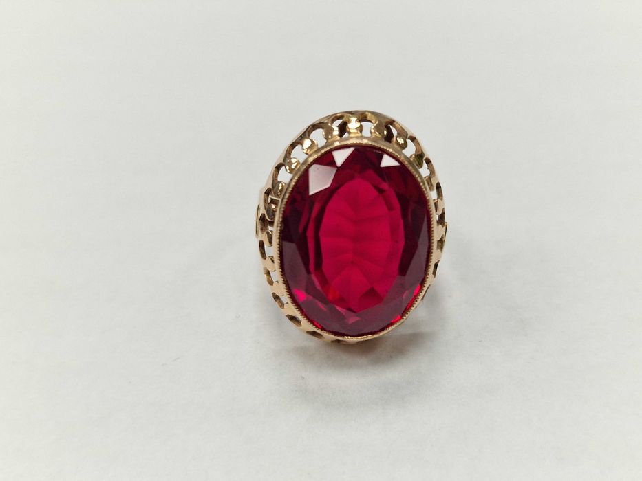 Złoty pierścionek damski/ 585/ 10.74 gram/ R18/ Korund/ XX wiek