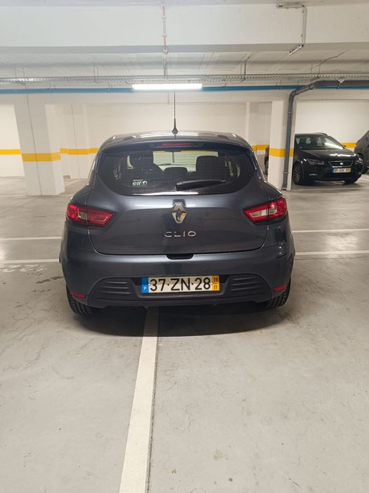 Carro Clio 2019 excelente