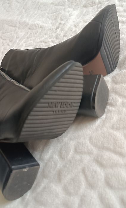 Жіночі чоботи чорного кольору